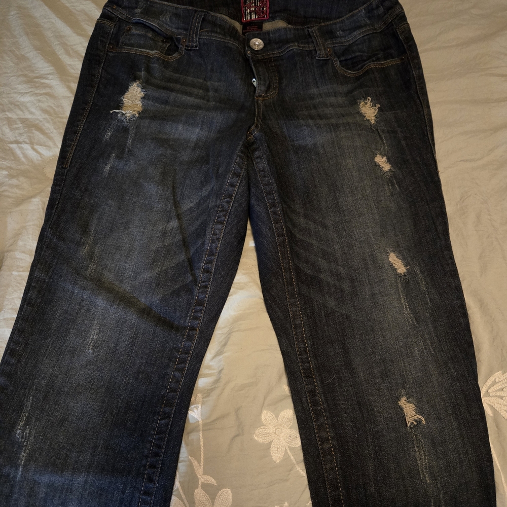 Stylish Distressed Jeans for Women